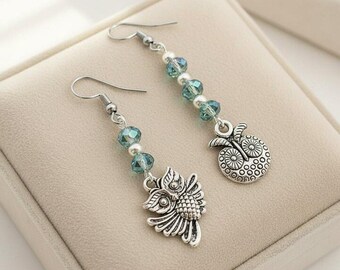Boucles d'oreilles crochets en cristal hibou dépareillées