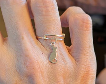 Anillo ajustable con dije de gatito, plateado