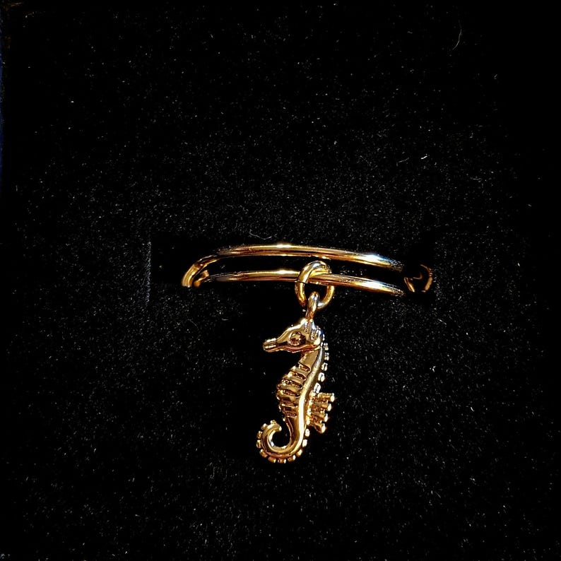Seahorse Expandable Charm Ring - Gold - - LadybugfeetDesigns -