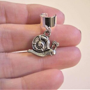 Snail ear cuff, Silver - - LadybugfeetDesigns -