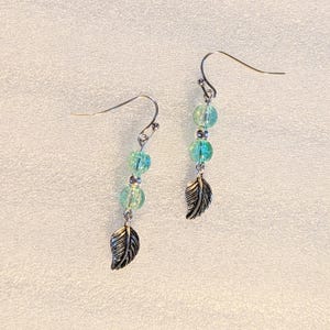 Leaf Crackle Glass Earrings - - LadybugfeetDesigns -