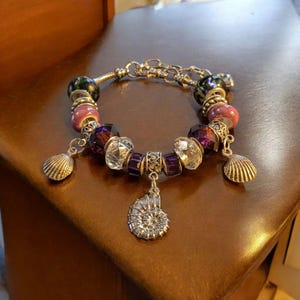 Seashell European beaded bracelet, Silver - - LadybugfeetDesigns -