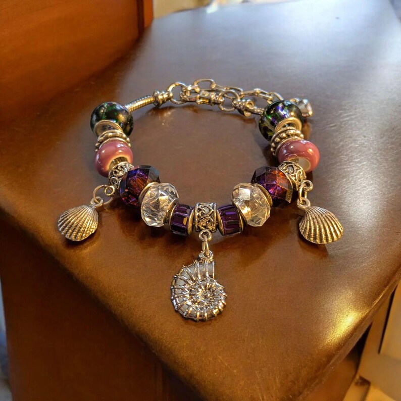 Seashell European beaded bracelet, Silver - - LadybugfeetDesigns -