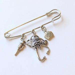 RN - Registered Nurse Safety Pin Brooch, Purse Charm - - LadybugfeetDesigns -