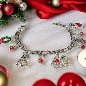 Holiday bracelet, Chain Christmas bracelet - - LadybugfeetDesigns -
