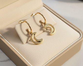 Crescent Moon Hoop earrings, Gold - 16mm