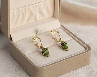 Sea Green Conch Seashell hoop earrings, Gold - 16mm