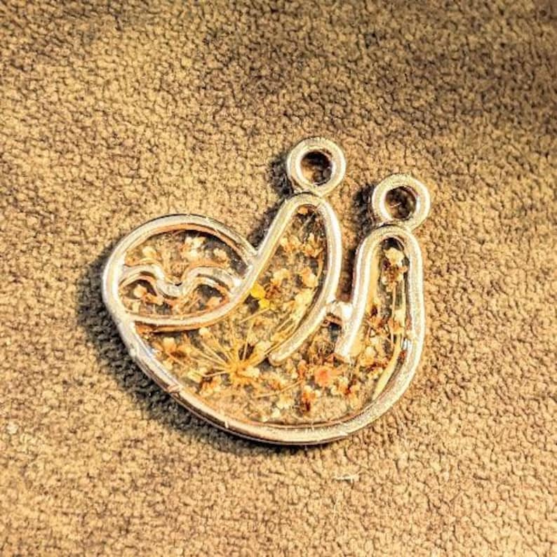 Adorable Dried Flower Tree Sloth - Yellow or Rose Gold - - LadybugfeetDesigns -
