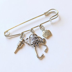 RN - Registered Nurse Safety Pin Brooch, Purse Charm - - LadybugfeetDesigns -