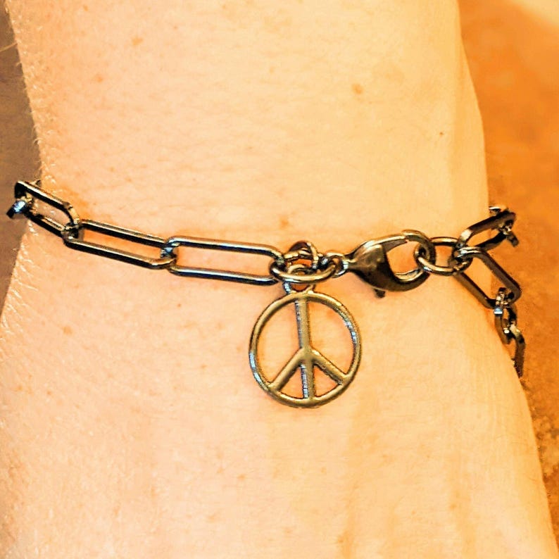 Peace Sign Gunmetal Paperclip Chain Bracelet - - LadybugfeetDesigns -