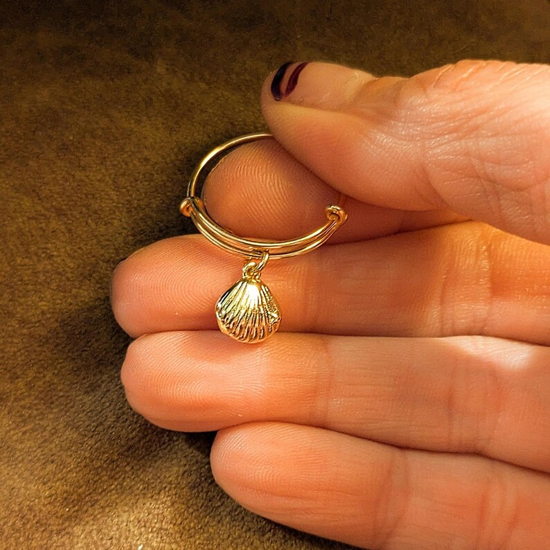 Clam Shell Expandable Charm Ring - Gold - - LadybugfeetDesigns -