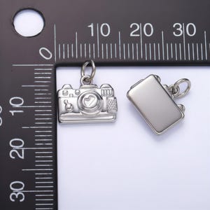 Photographer Camera Necklace, 20 inches - Silver - - LadybugfeetDesigns -