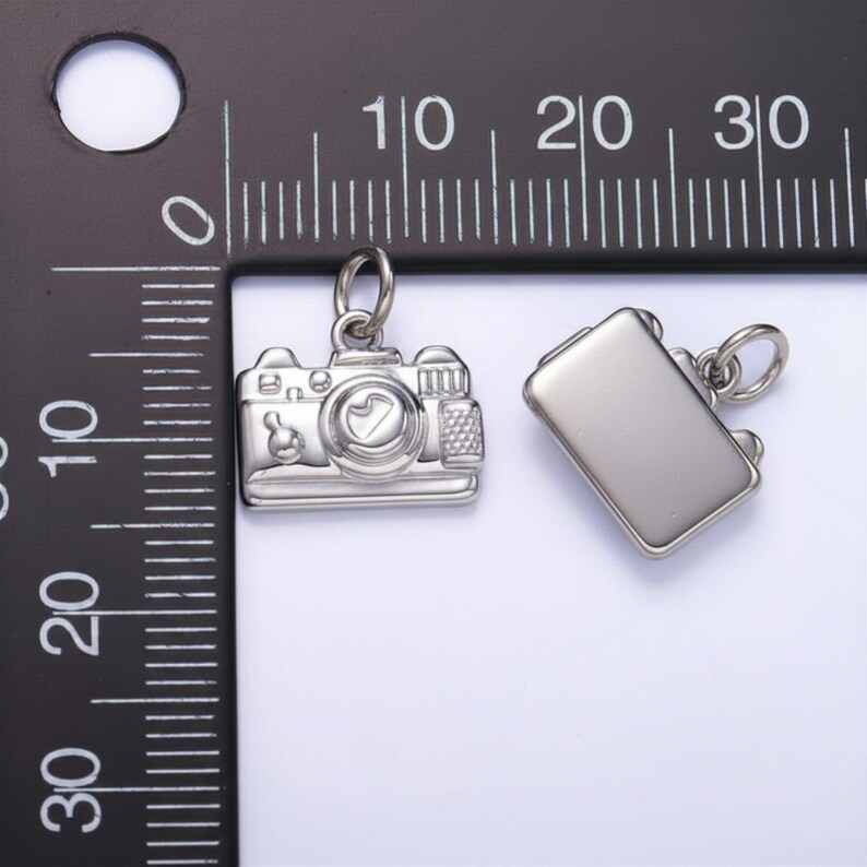 Photographer Camera Necklace, 20 inches - Silver - - LadybugfeetDesigns -