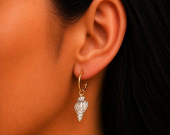 White Pearl Conch Seashell Hoop earrings, Gold - 16mm