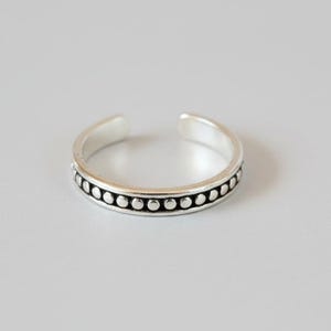 Sterling SIlver Beaded Toe Ring / Midi Ring / Pinky Ring / Child's Ring - - LadybugfeetDesigns -