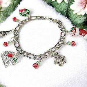 Holiday bracelet, Chain Christmas bracelet - - LadybugfeetDesigns -