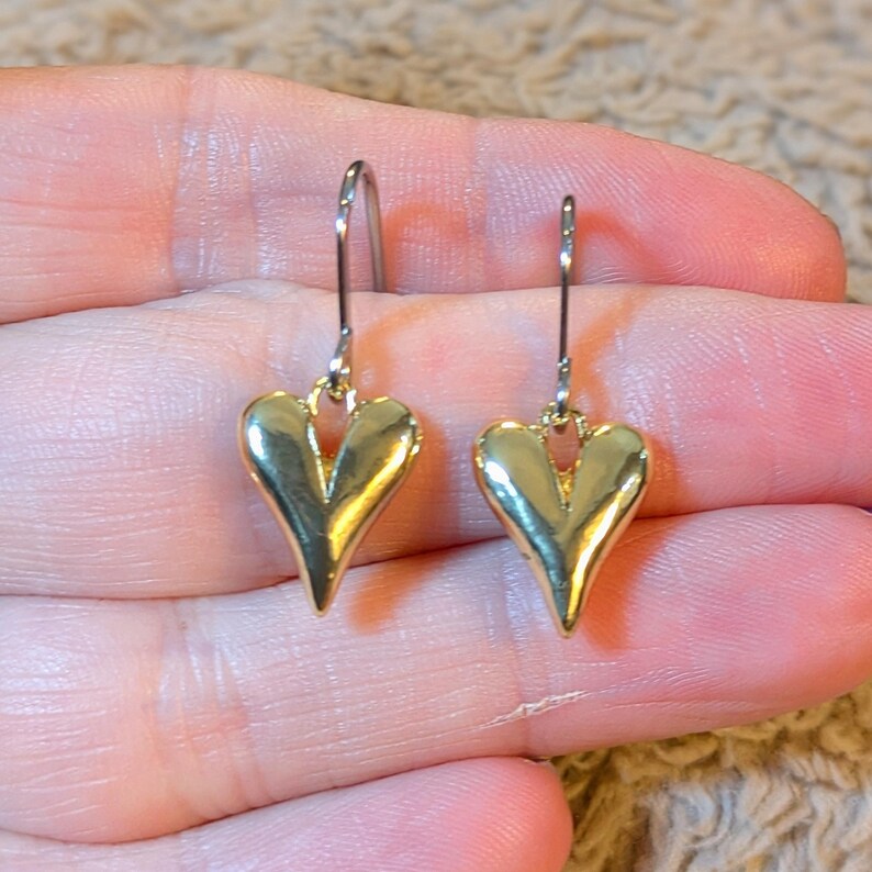 Fancy Heart dangle earrings, Silver - - LadybugfeetDesigns -