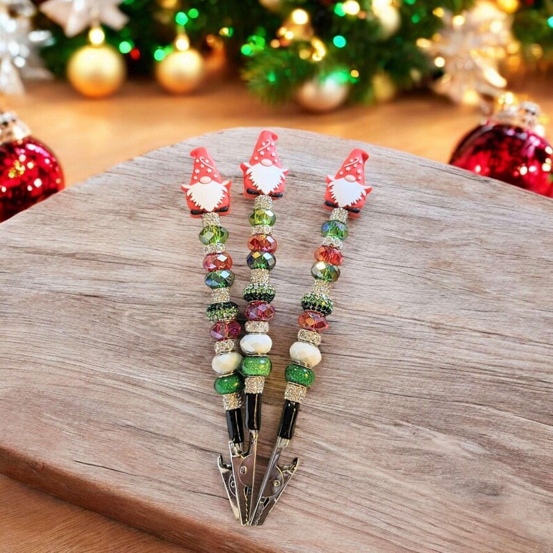 Christmas Gnome Bracelet Helper - - LadybugfeetDesigns -