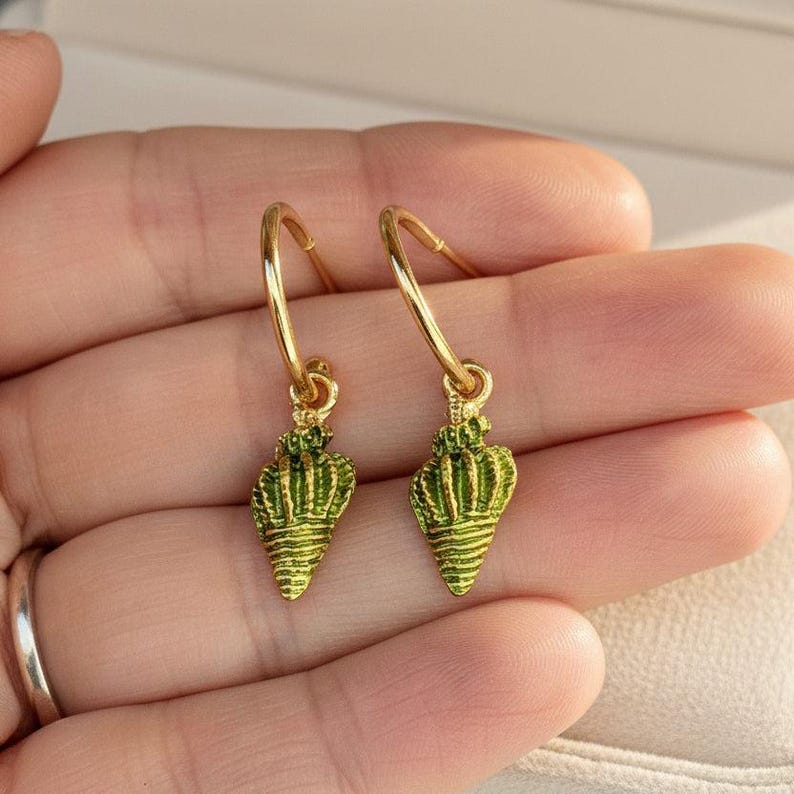 Sea Green Conch Seashell gold hoop earrings, Hoop Drop, 16mm - - LadybugfeetDesigns -