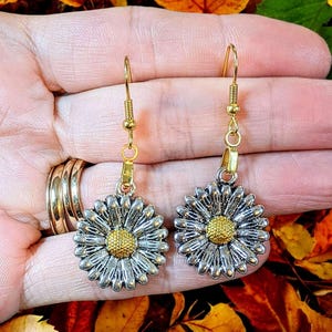 Sunflower/Daisy dangle earrings, Gold - - LadybugfeetDesigns -