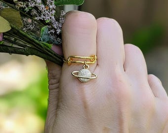 Celestial Saturn Expandable Charm Ring, Gold