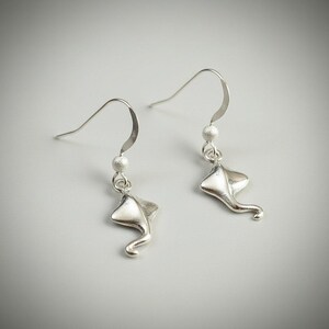 Manta Ray Sterling Silver dangle earrings - - LadybugfeetDesigns -