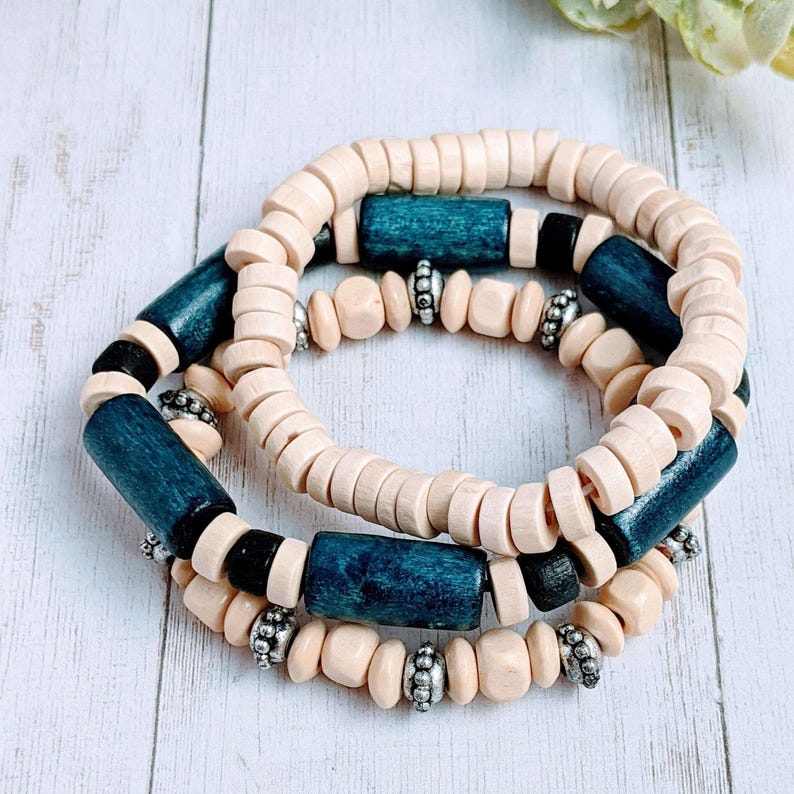 Ivory Heishi Wood Bead Stretch bracelet - Unisex - - LadybugfeetDesigns -