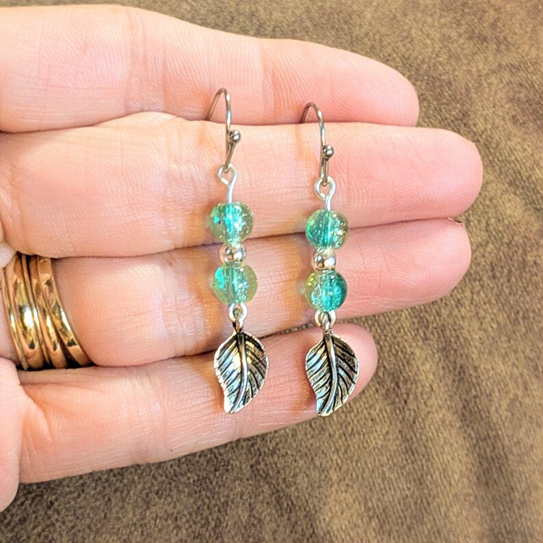 Leaf Crackle Glass Earrings - - LadybugfeetDesigns -