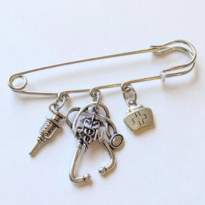 RN - Registered Nurse Safety Pin Brooch, Purse Charm - - LadybugfeetDesigns -