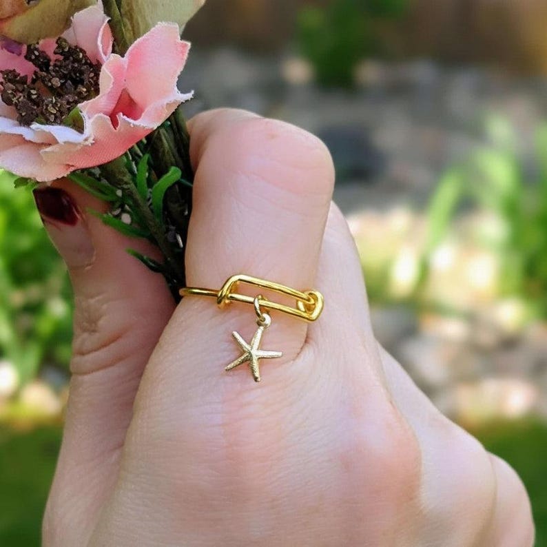 Tiny Starfish Expandable Charm Ring - Gold - - LadybugfeetDesigns -