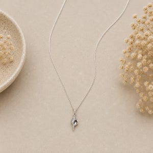 Conch Necklace, 20 inches - Silver - - LadybugfeetDesigns -