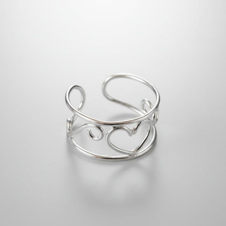 Sterling SIlver Filigree Heart Toe Ring - - LadybugfeetDesigns -