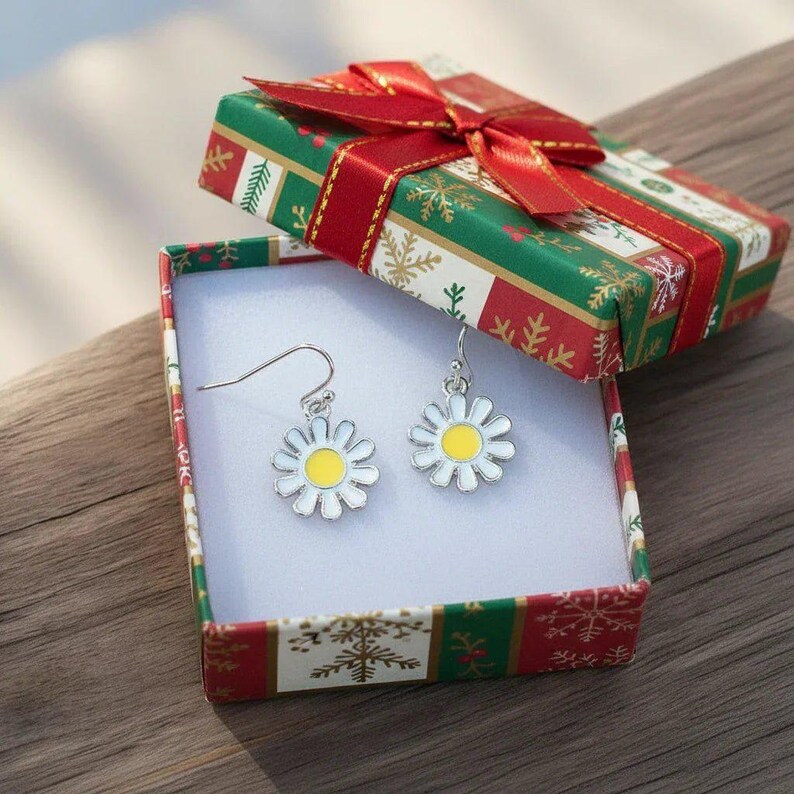 Daisy dangle earrings - - LadybugfeetDesigns -