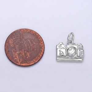 Photographer Camera Necklace, 20 inches - Silver - - LadybugfeetDesigns -