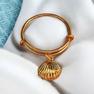 Clam Shell Expandable Charm Ring - Gold - - LadybugfeetDesigns -