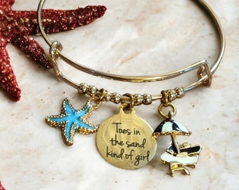 Gold Toes in the Sand Kind of Girl, Starfish Beaded bangle