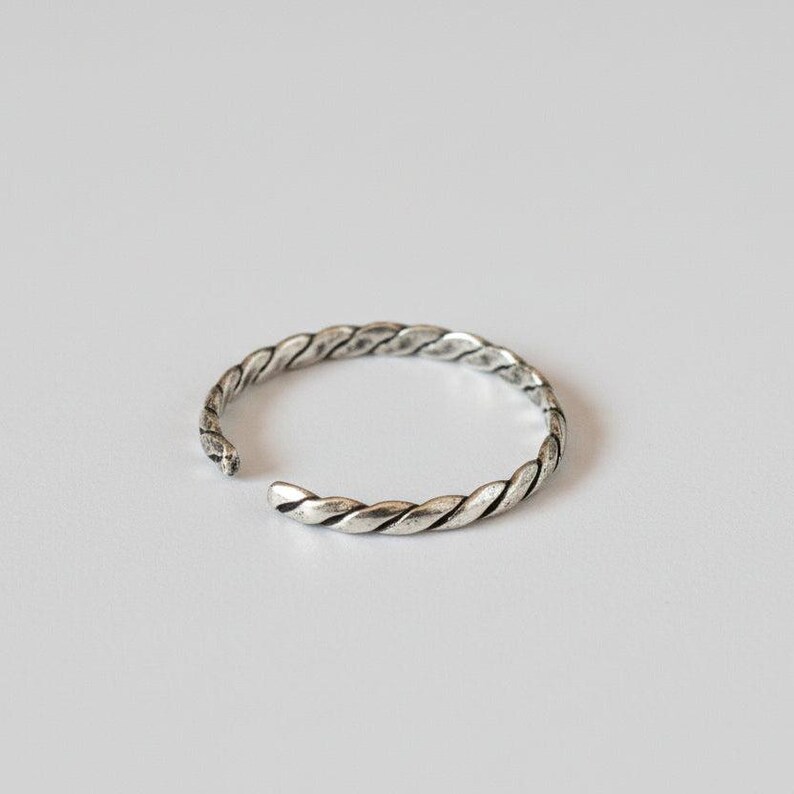 Twisted Toe Ring - - LadybugfeetDesigns -