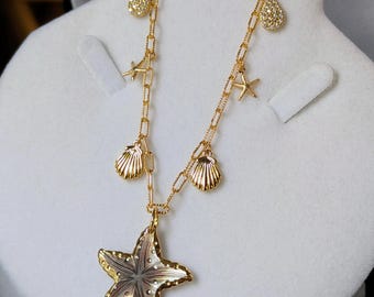 Collar con dijes múltiples "Beach Vibes", color dorado, 20 pulgadas.