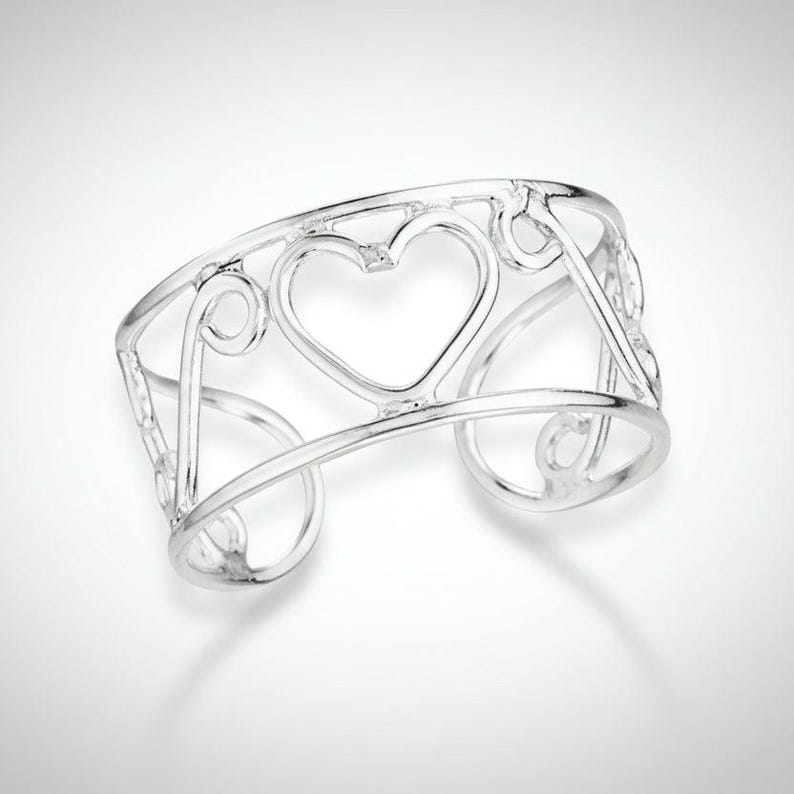 Sterling SIlver Filigree Heart Toe Ring - - LadybugfeetDesigns -