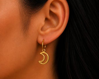 Crescent Moon Hoop earrings, Gold - 16mm