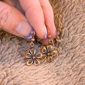 Daisy dangle earrings, Copper/Rose Gold - - LadybugfeetDesigns -