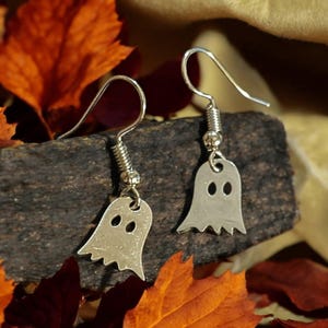 Ghost Halloween Earrings - - LadybugfeetDesigns -