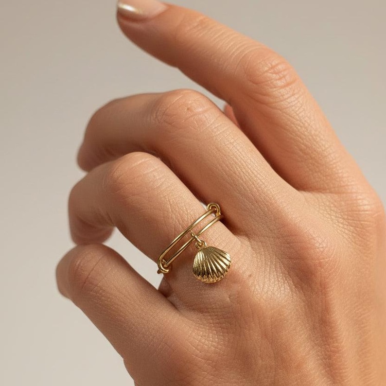 Clam Shell Expandable Charm Ring - Gold - - LadybugfeetDesigns -