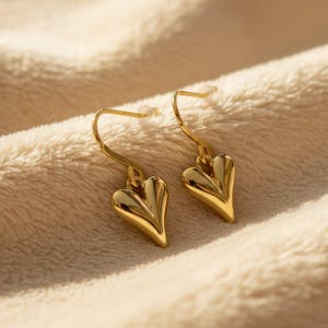 Fancy Heart dangle earrings, Gold - - LadybugfeetDesigns -