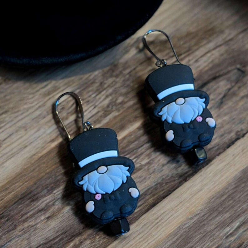 Gnome Halloween Earrings II - - LadybugfeetDesigns -