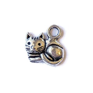 Comfy Kitty Charm - - LadybugfeetDesigns -