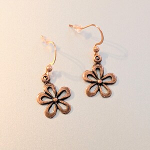 Daisy dangle earrings, Copper/Rose Gold - - LadybugfeetDesigns -