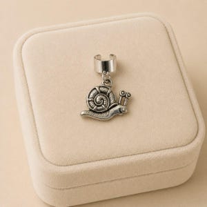 Snail ear cuff, Silver - - LadybugfeetDesigns -