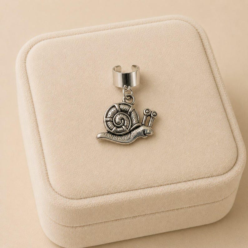 Snail ear cuff, Silver - - LadybugfeetDesigns -