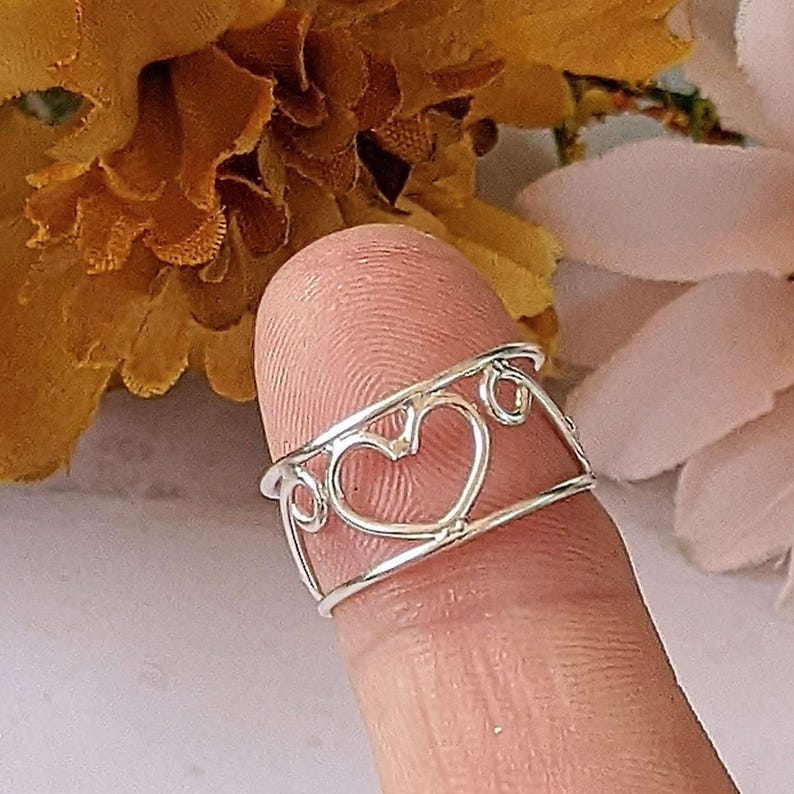 Filigree Heart Toe Ring - - LadybugfeetDesigns -
